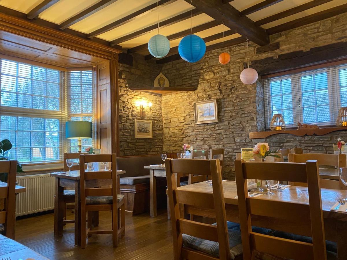 Castle Inn Knighton  Exteriör bild