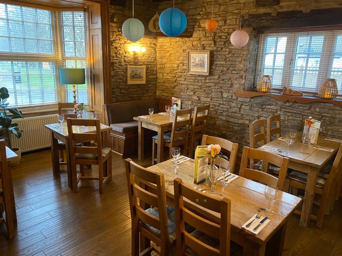 Castle Inn Knighton  Exteriör bild