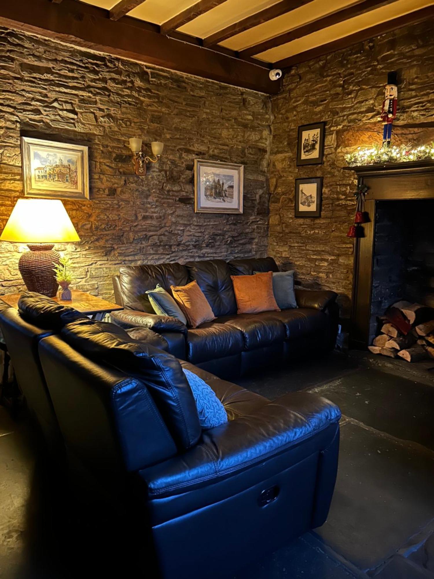 Castle Inn Knighton  Exteriör bild